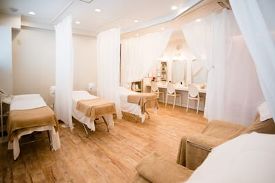 PLUME EYEBEAUTY 表参道店 店内写真 1枚目