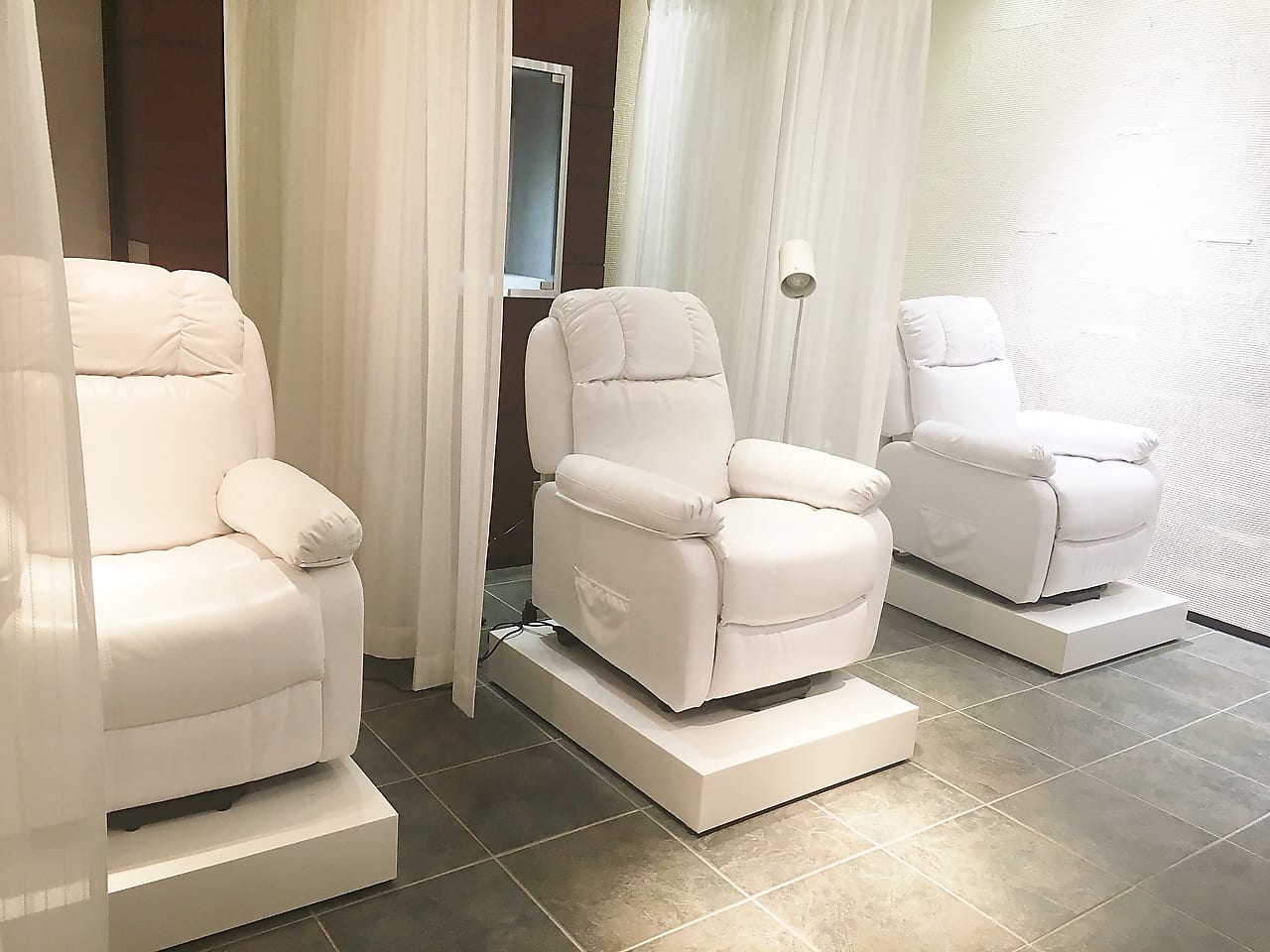 Eyelash Salon Blanc～まつげエクステと眉の専門美容室～岐阜シティタワー43店（岐阜）のメンズ眉毛サロン店内写真 1枚目