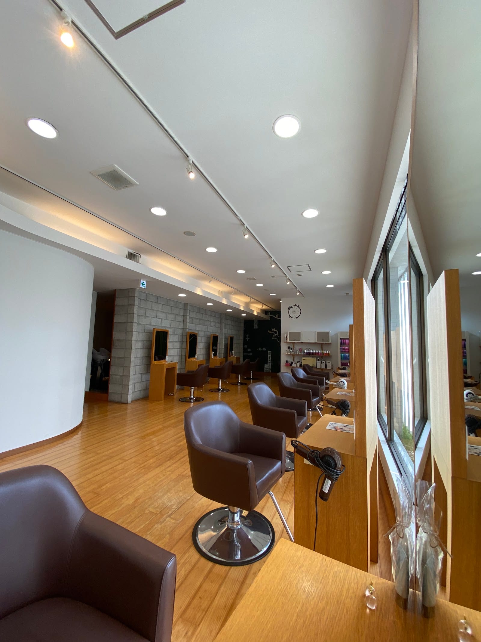 Cocolo nail 住吉店(浜松)のメンズ眉毛サロン店内写真 1枚目