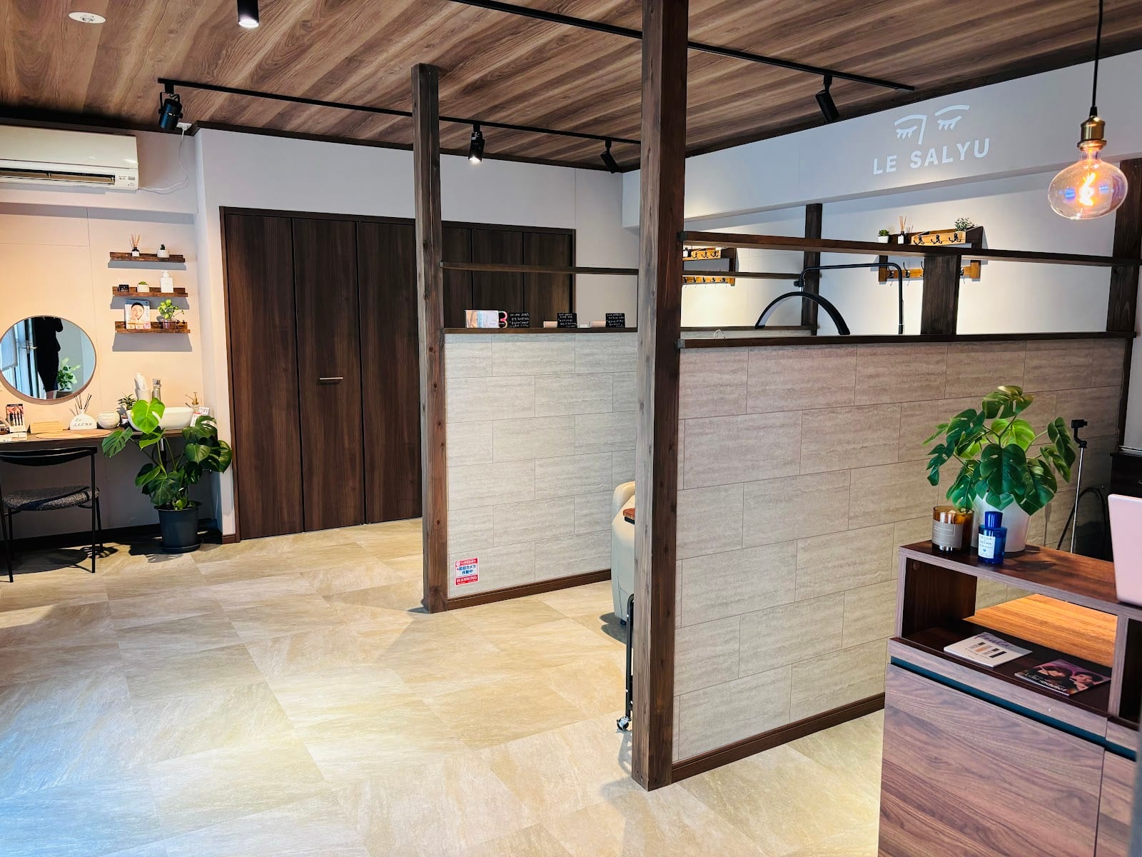 眉毛専門サロン Salyu 西新店(福岡)のメンズ眉毛サロン店内写真 1枚目