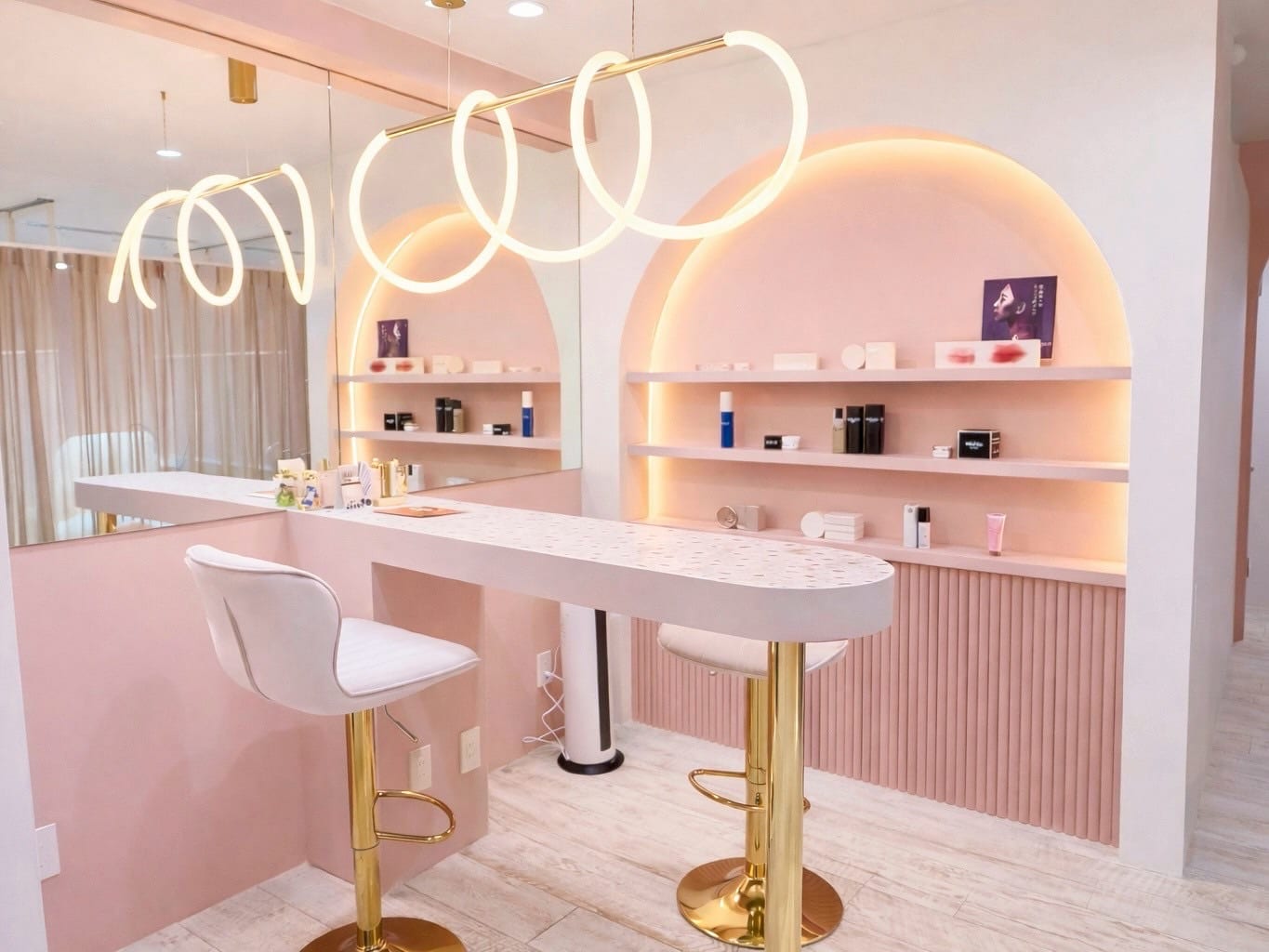 アイラッシュ&アイブロウ TRISH千葉店(千葉)のメンズ眉毛サロン店内写真 1枚目