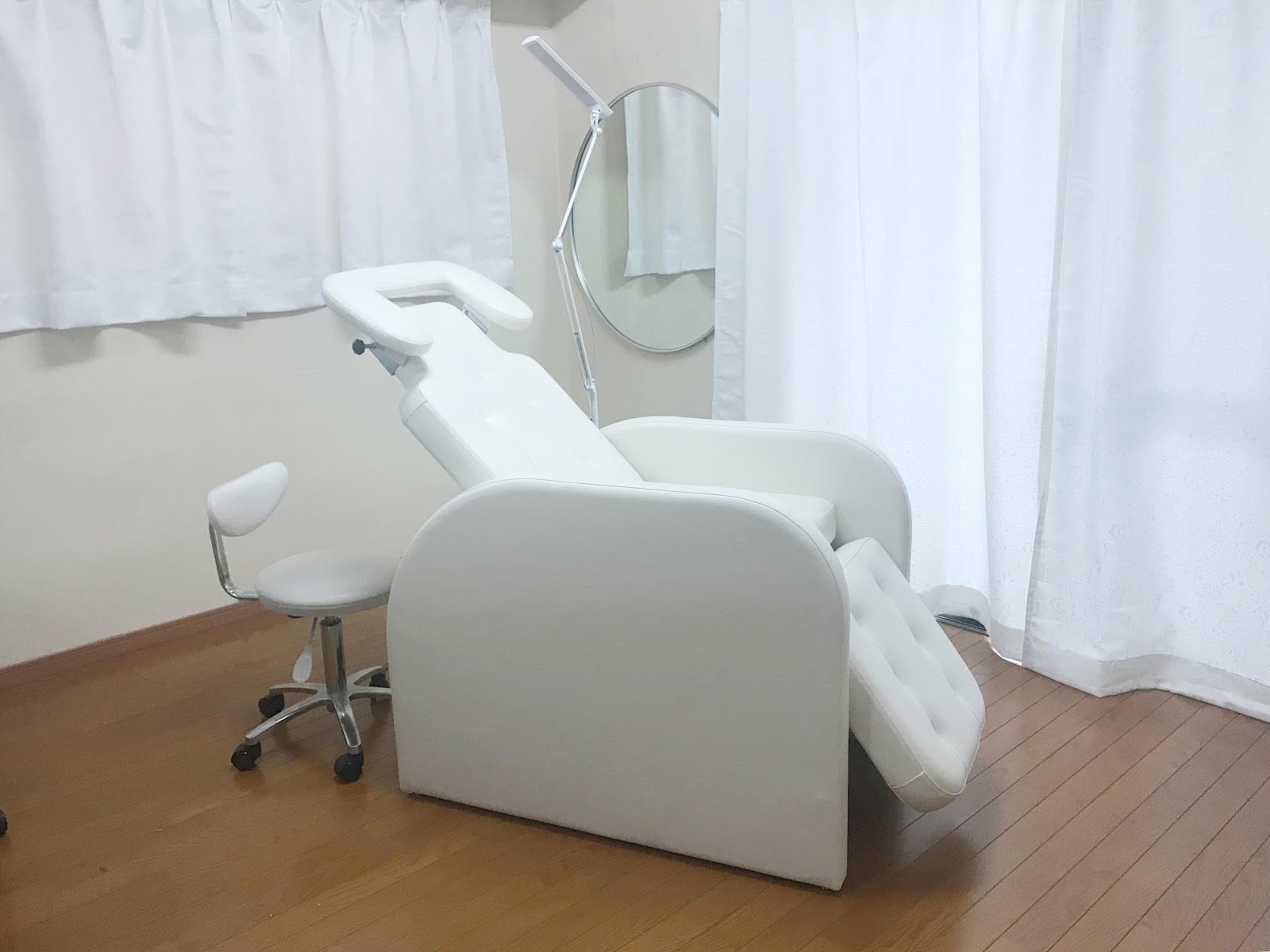 EYECON 小倉店 眉・マツエク・まつ毛パーマの専門店(北九州)のメンズ眉毛サロン店内写真 1枚目