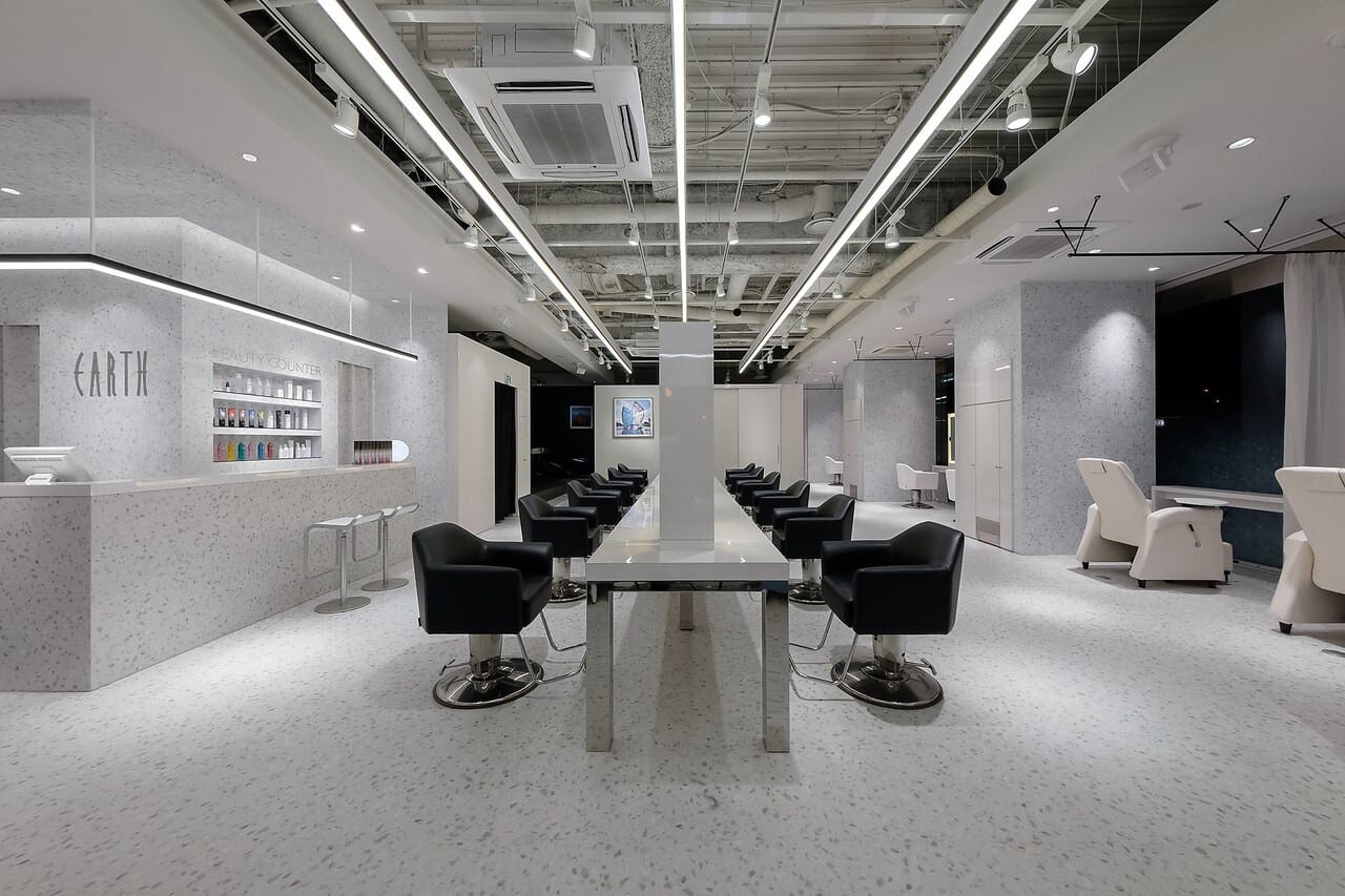 EARTH Nail & Eyelash 札幌駅前店（札幌駅）のメンズ眉毛サロン店内写真 1枚目