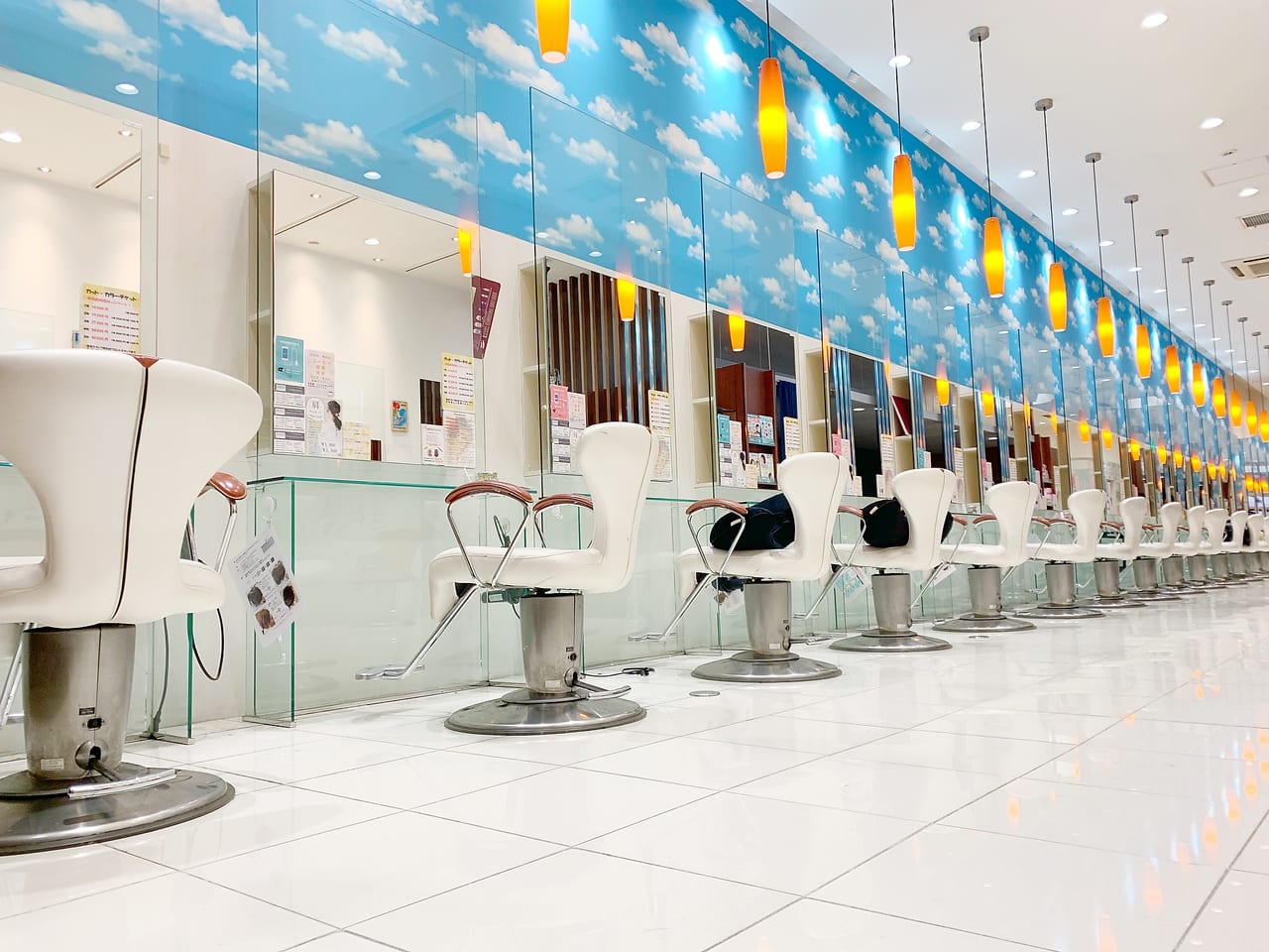 EARTH eyelash 検見川浜店(千葉)のメンズ眉毛サロン店内写真 1枚目