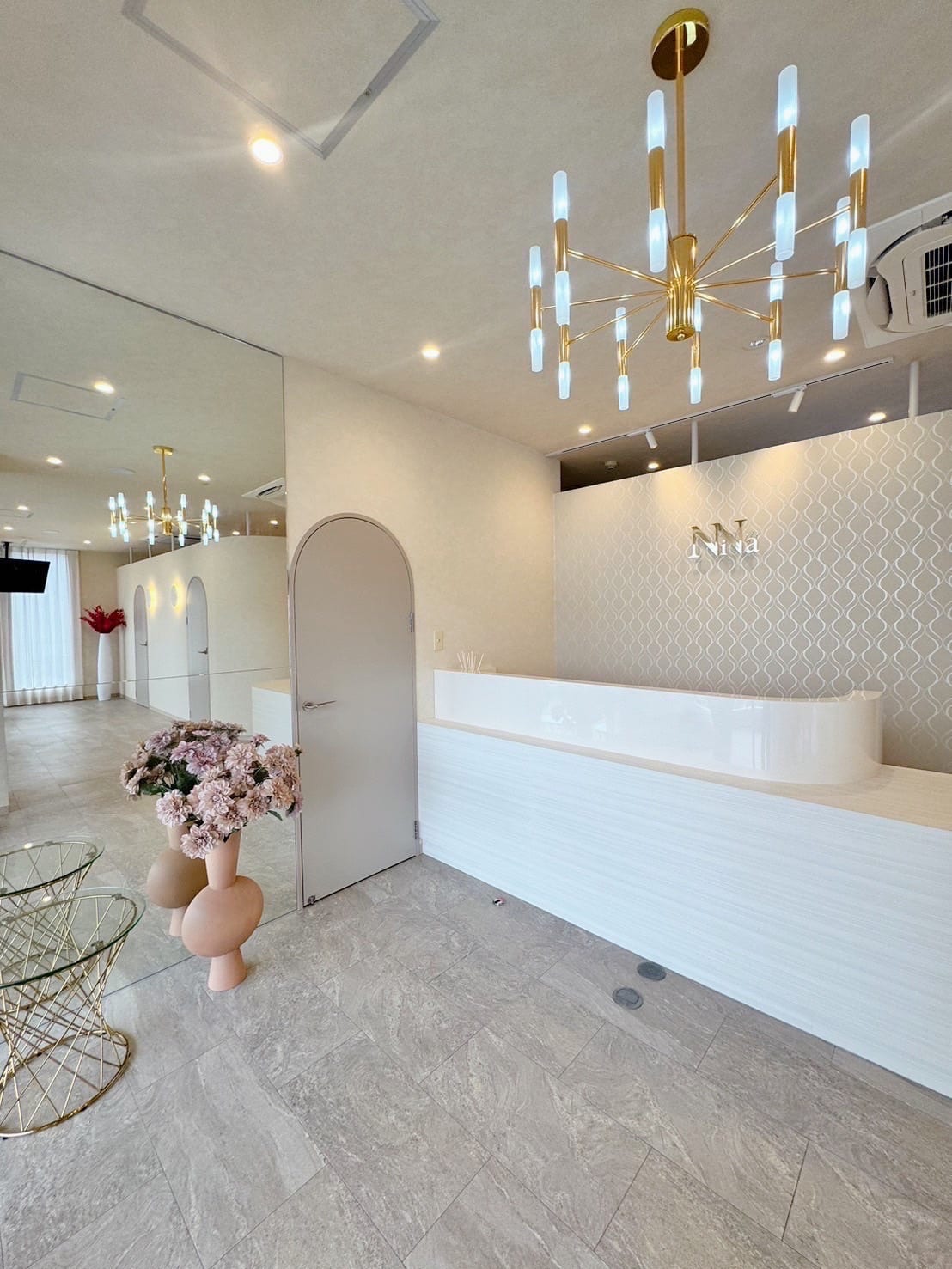 Nina collection 那覇おもろまち店(那覇)のメンズ眉毛サロン店内写真 1枚目