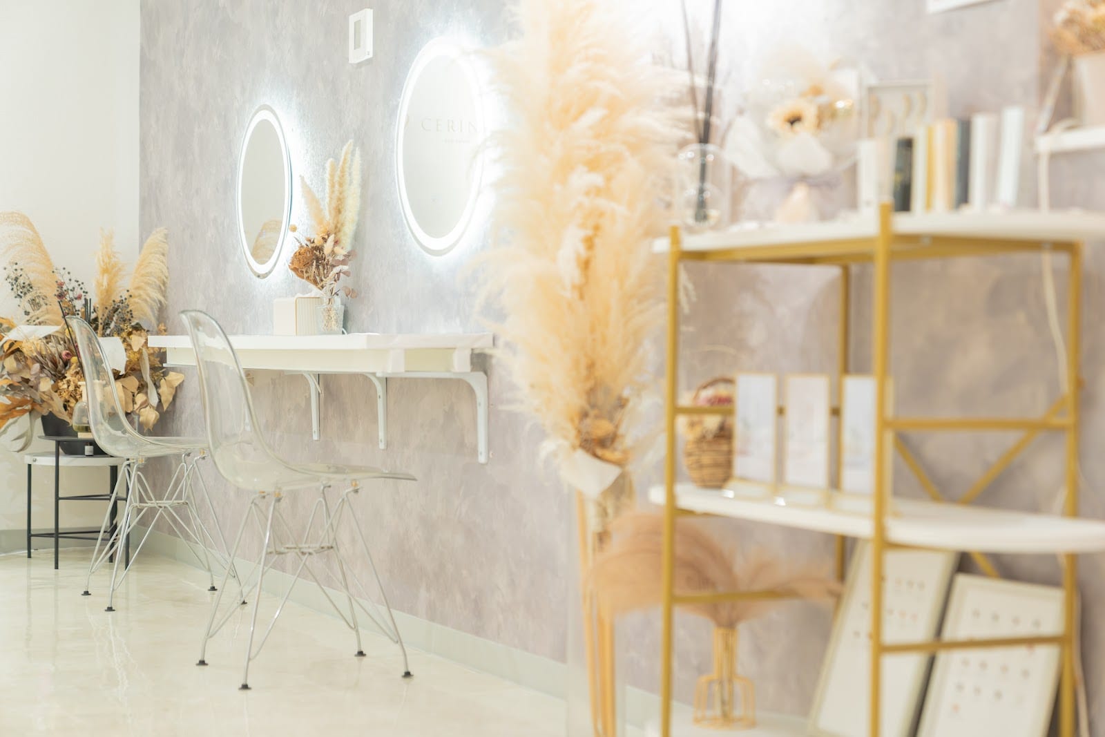 CERINA eye salon 大橋店(福岡)のメンズ眉毛サロン店内写真 1枚目