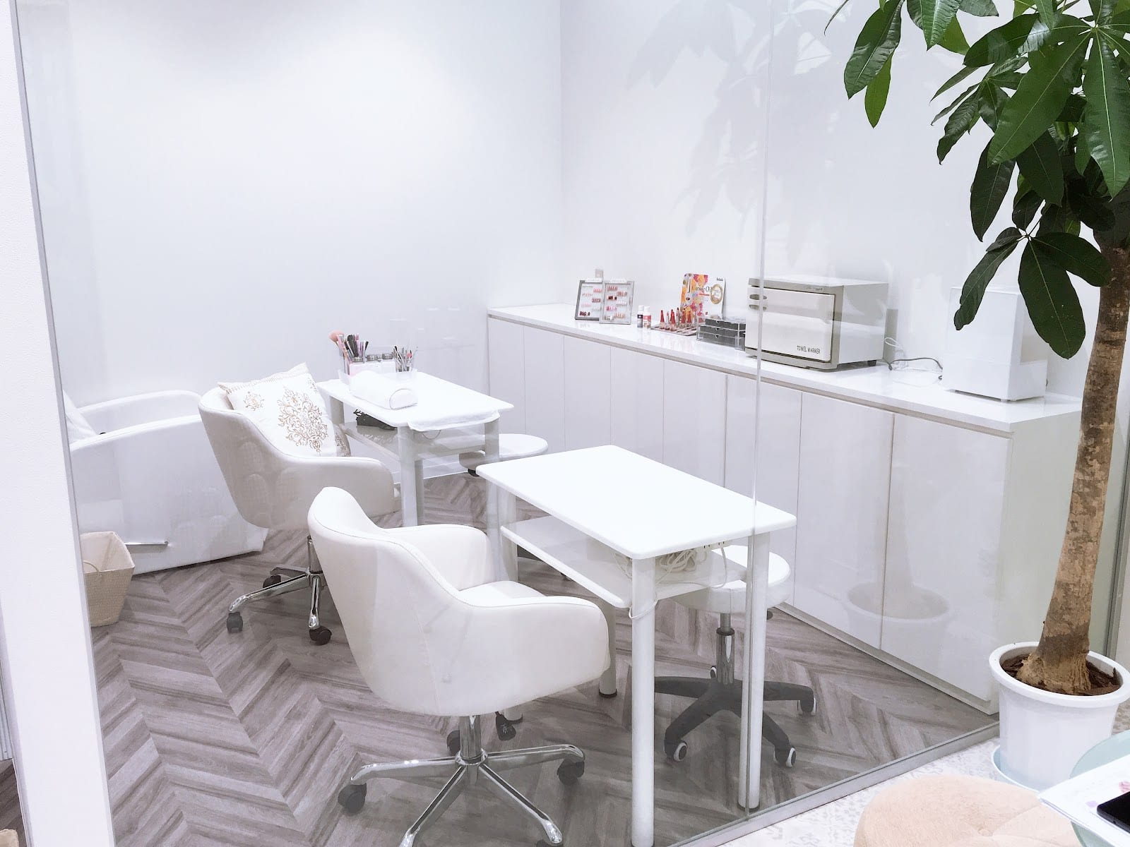 CHIC de Akita eyelash&nail(秋田)のメンズ眉毛サロン店内写真 1枚目