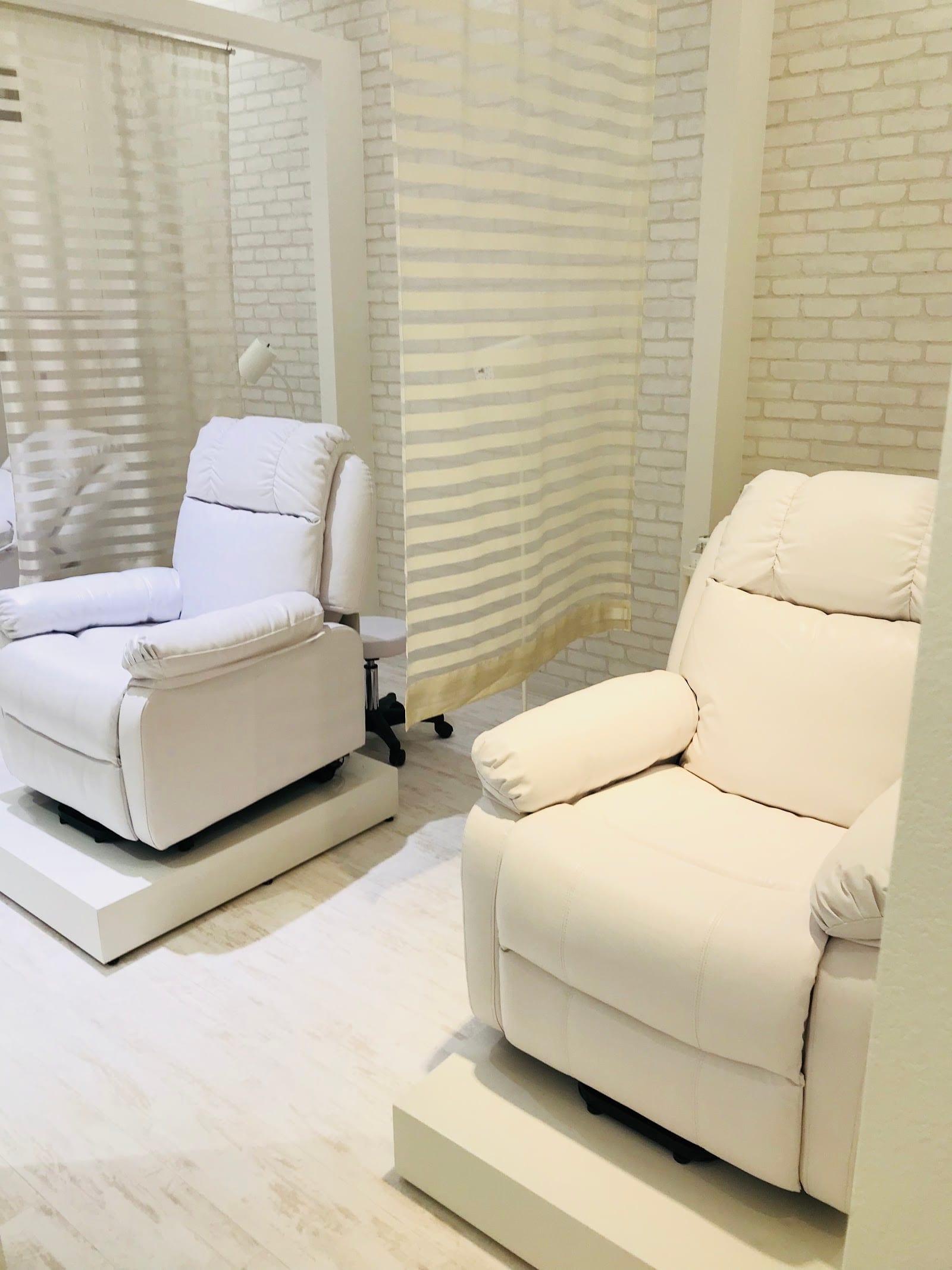 Eyelash Salon Blanc~まつげエクステと眉の専門美容室~五所川原ELM店(五所川原)のメンズ眉毛サロン店内写真 1枚目