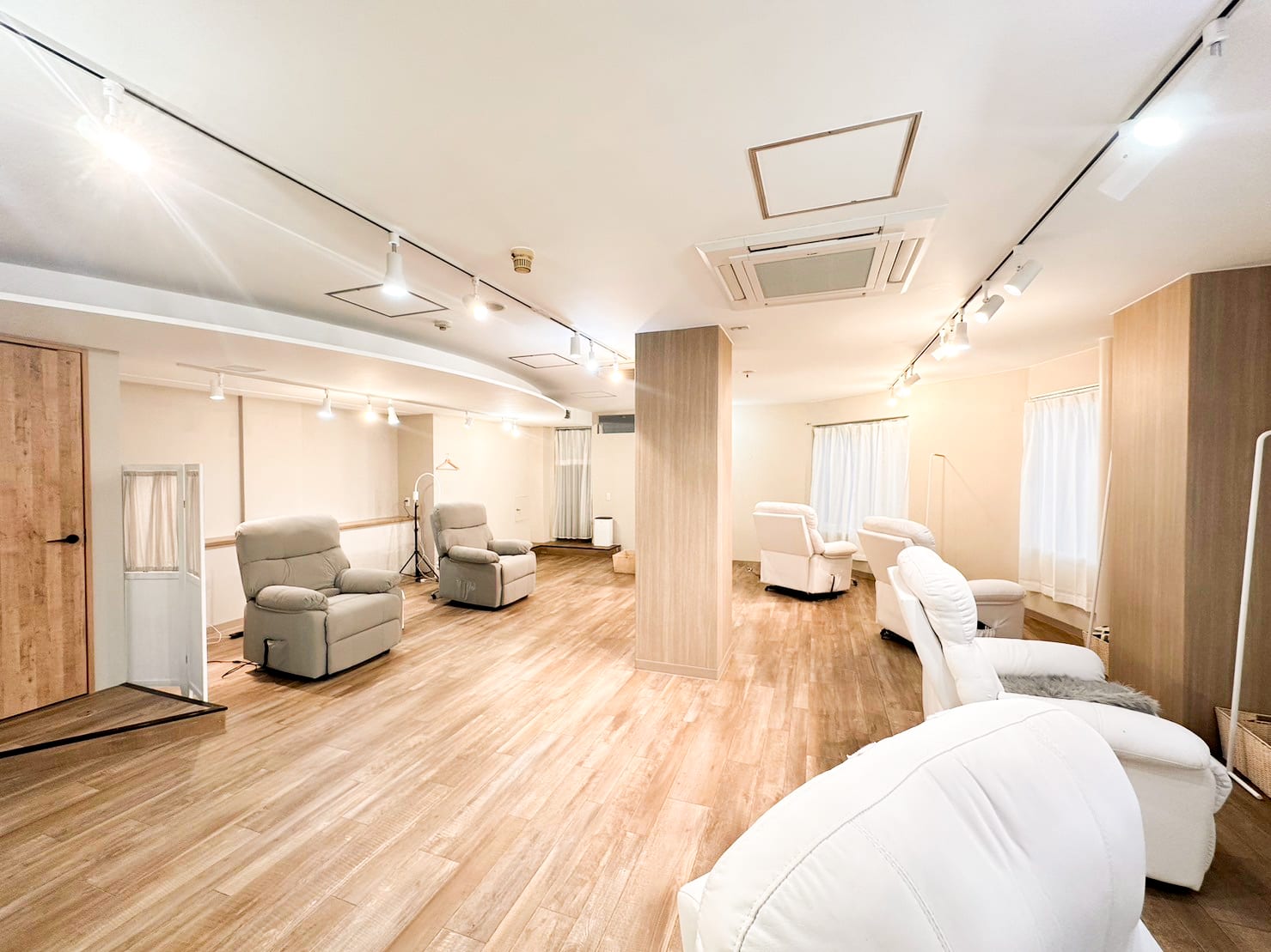 eyebee 清瀬店(三鷹)のメンズ眉毛サロン店内写真 1枚目