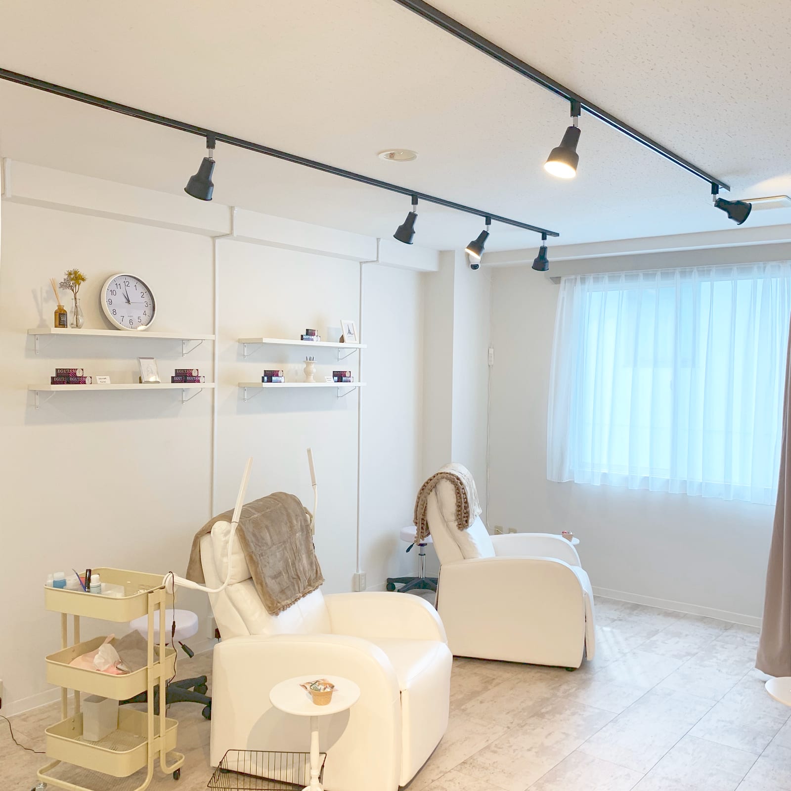 est-r.筑紫口本店（福岡）のメンズ眉毛サロン店内写真 1枚目