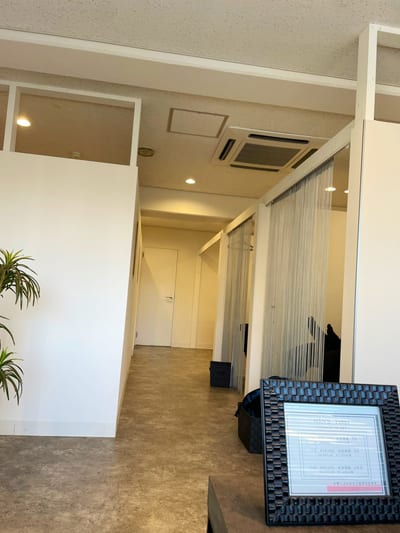 MEN'S眉毛サロンFIRST横浜店 店内写真 1枚目