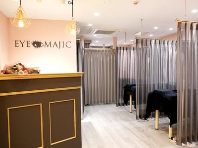 アイブロウ・まつげパーマ・パリジェンヌ EYE MAJIC 新宿南口店 店内写真 1枚目