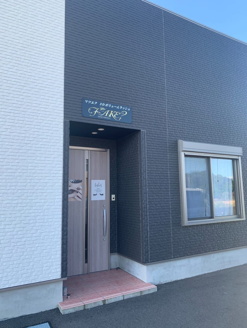 FAKEの店内写真2