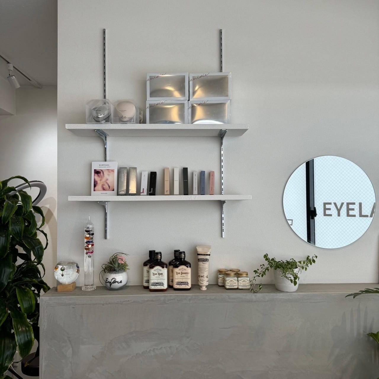 Eyore（イーヨー）Eyebrow姪浜店（福岡）のメンズ眉毛サロン店内写真 1枚目