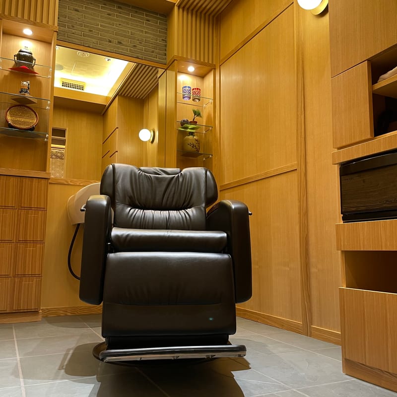 HIRO GINZA PREMIUM BARBER パレスホテル東京店(銀座)のメンズ眉毛サロン