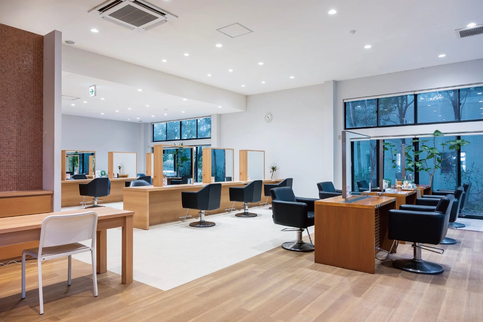 eye salon koa by SARA 山口店（山口）のメンズ眉毛サロン店内写真 1枚目