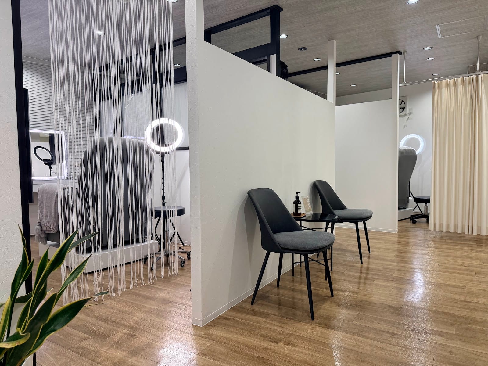Maine lashlift&eyebrow(名古屋)のメンズ眉毛サロン店内写真 1枚目