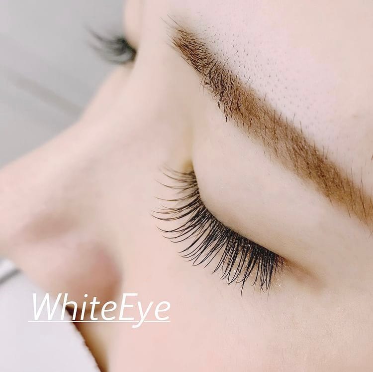 WHITE EYE 新宿（新宿）のメンズ眉毛サロン店内写真 1枚目