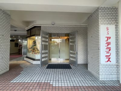 ビューステージ アイブロウサロン 沖縄 店内写真 1枚目