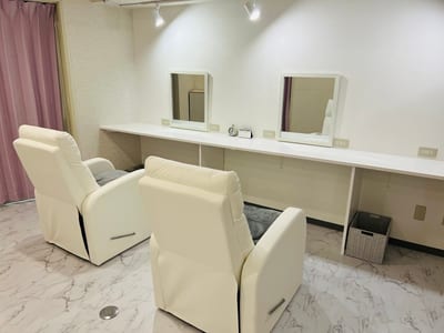 眉毛×まつ毛パーマ×コルギ専門店 店内写真 1枚目