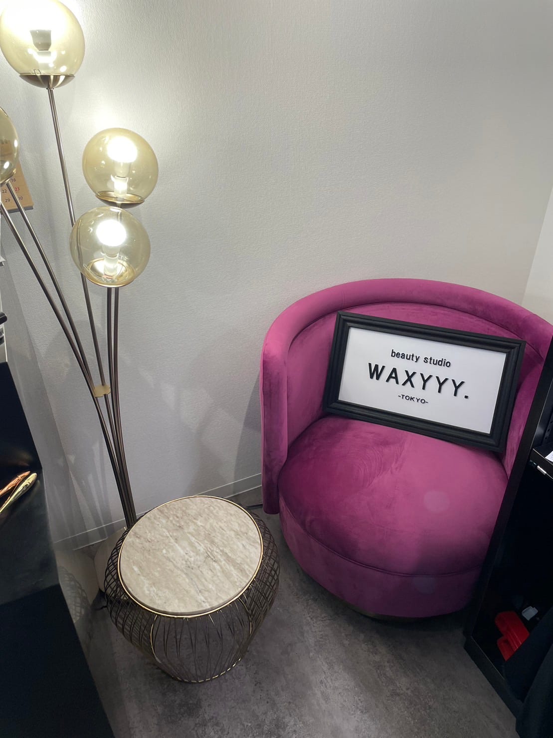 WAXYYY.TOKYO HBL/眉毛/まつげパーマ/マツエク 下北沢店（下北沢）のメンズ眉毛サロン店内写真 1枚目