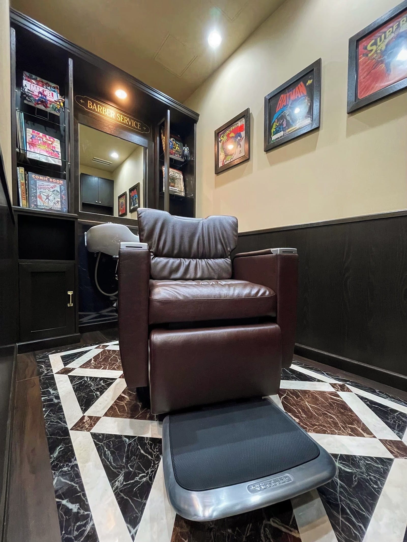 Shaving & Bridal BARBER SHOP 秋葉原店(秋葉原)のメンズ眉毛サロン店内写真 1枚目
