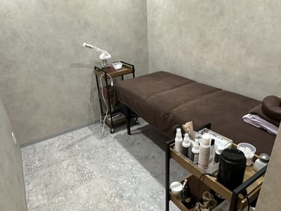 メンズ脱毛＆メンズ眉毛サロン Kyle.横浜 店内写真 1枚目