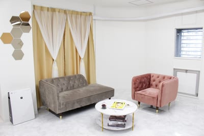 Mr.&Ms.脱毛眉毛専門店 全身脱毛・都度払い 四ツ橋・堀江店 店内写真 1枚目