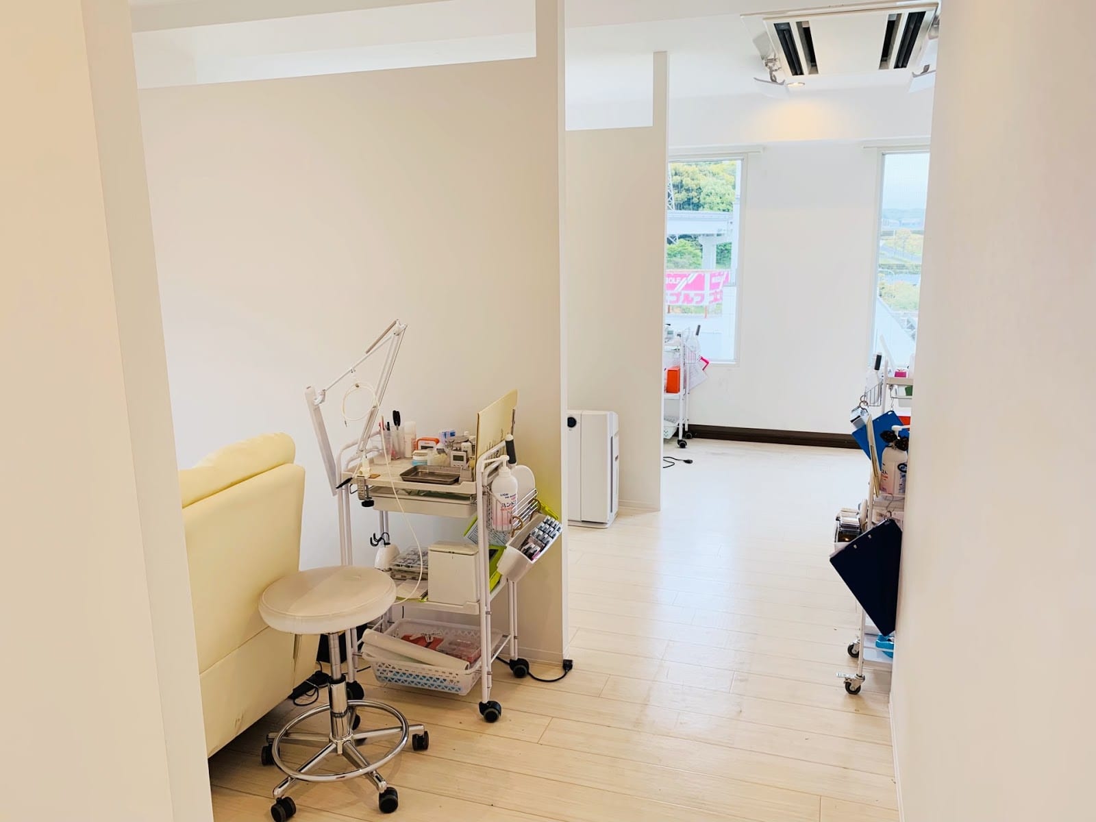 Eyebrowsalon OWL（多摩センター）のメンズ眉毛サロン店内写真 1枚目