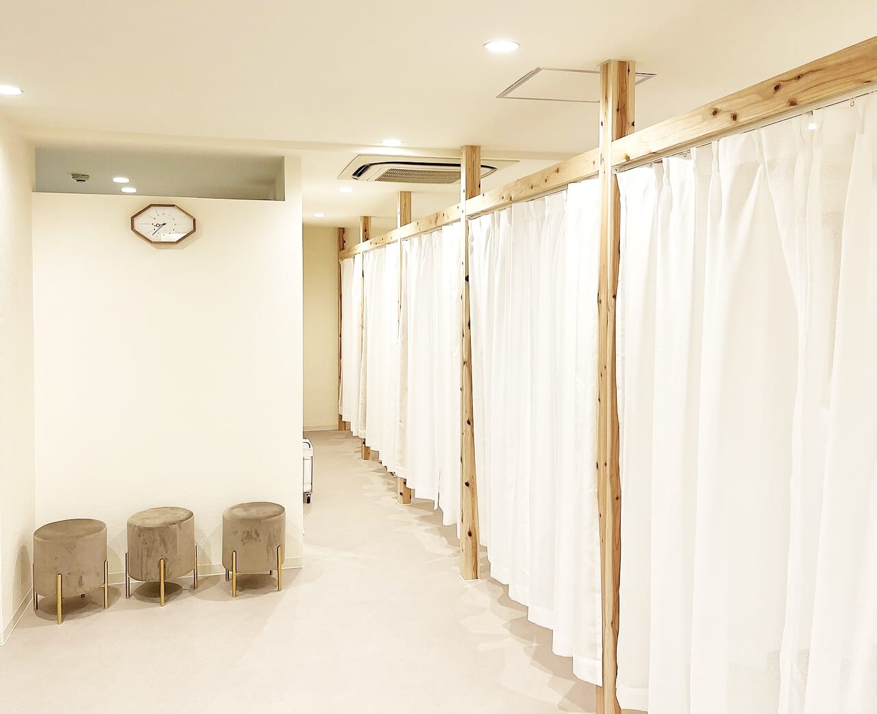maison de charme carat(鹿児島)のメンズ眉毛サロン店内写真 1枚目
