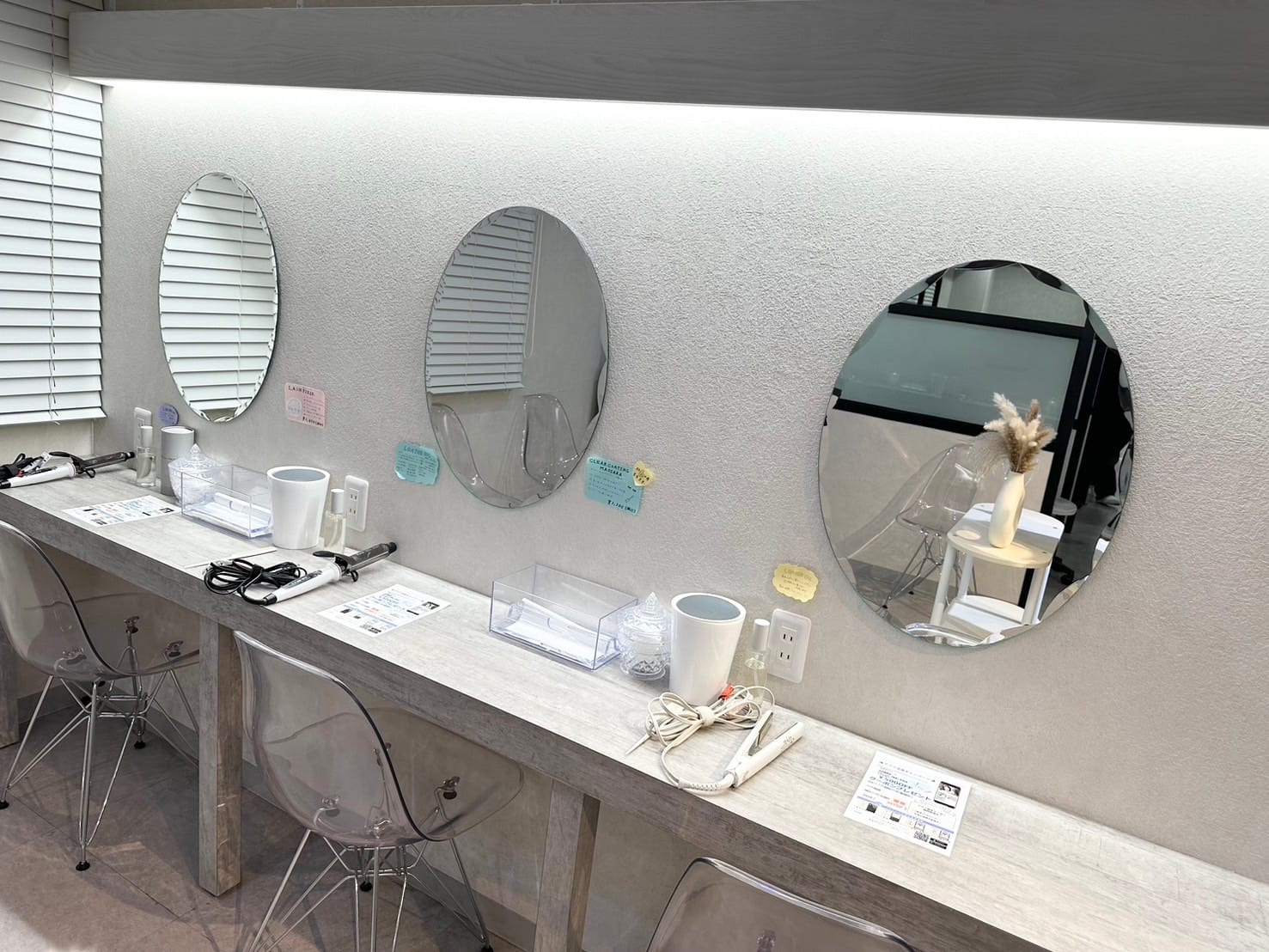 Une fleur 新宿店（新宿）のメンズ眉毛サロン店内写真 1枚目