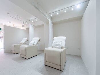 Fameu TAKASAKI eye & brow 店内写真 1枚目