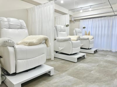 眉毛とまつげパーマの専門店 ロレインブロウ 伊丹店 店内写真 1枚目