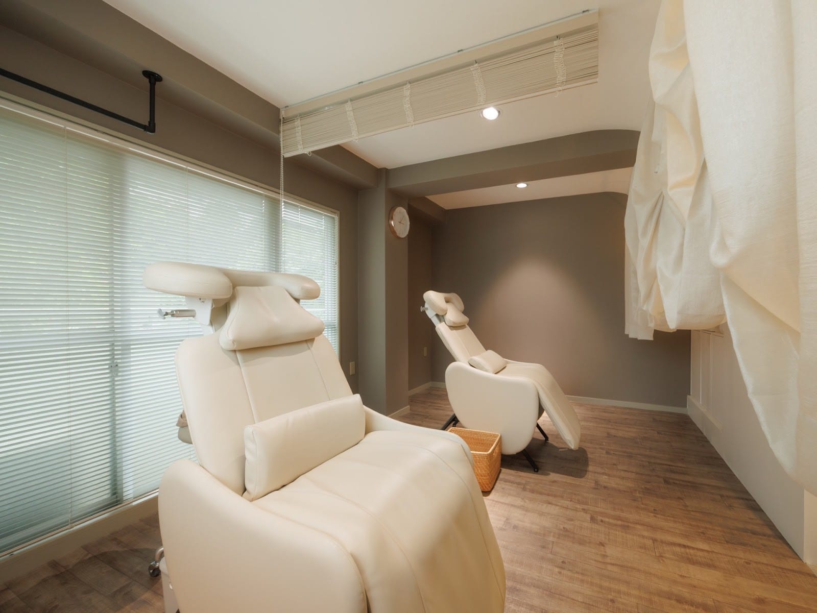 SYMPA eyesalon（多摩センター）のメンズ眉毛サロン店内写真 1枚目