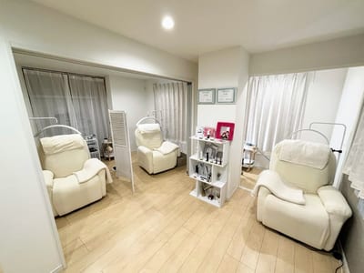 アイブロウ×まつげパーマ アンドグレース・ブロウ 岐阜 大垣店 店内写真 1枚目
