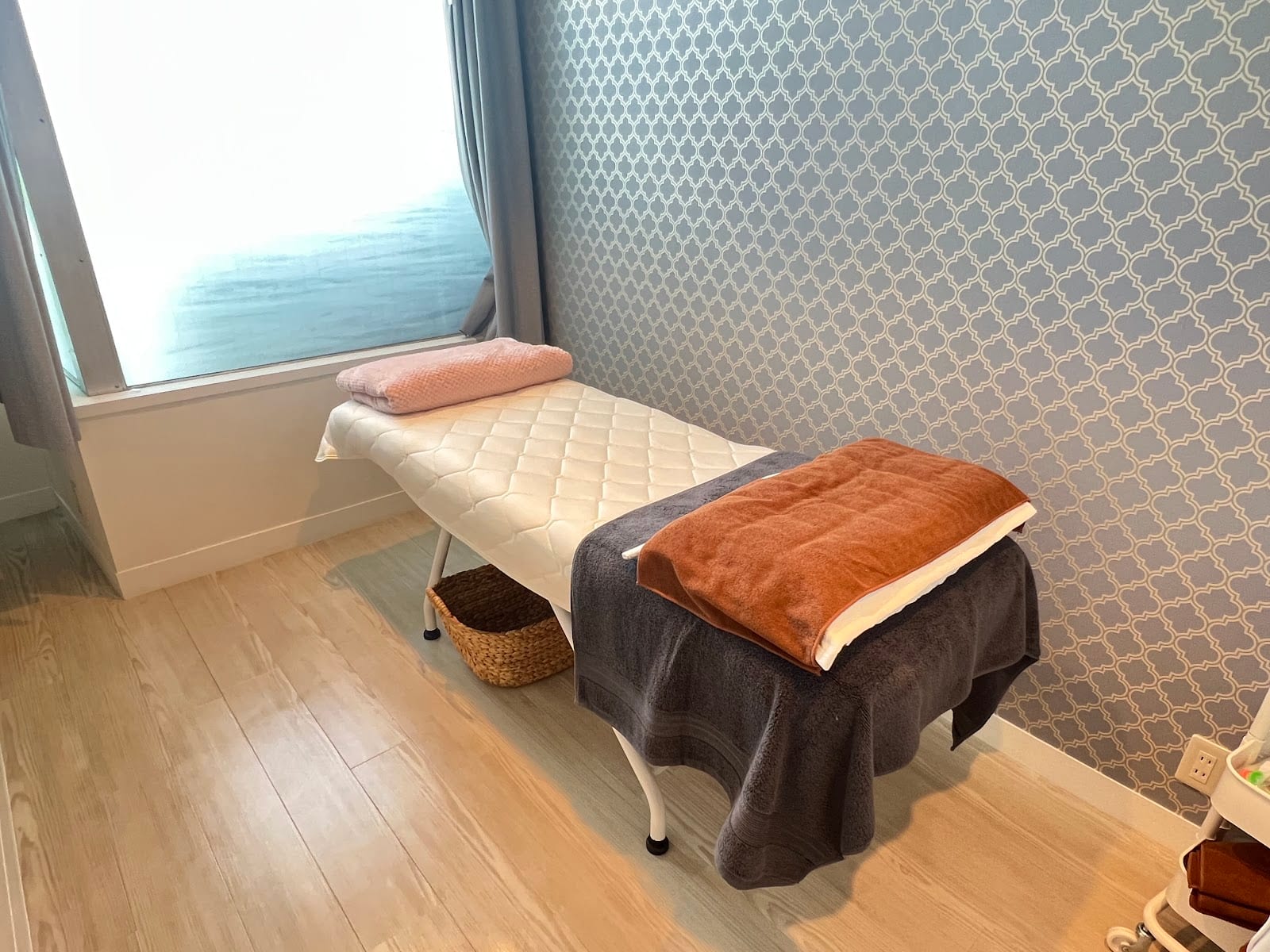 メディカルサロン eye love one(海老名)のメンズ眉毛サロン店内写真 1枚目