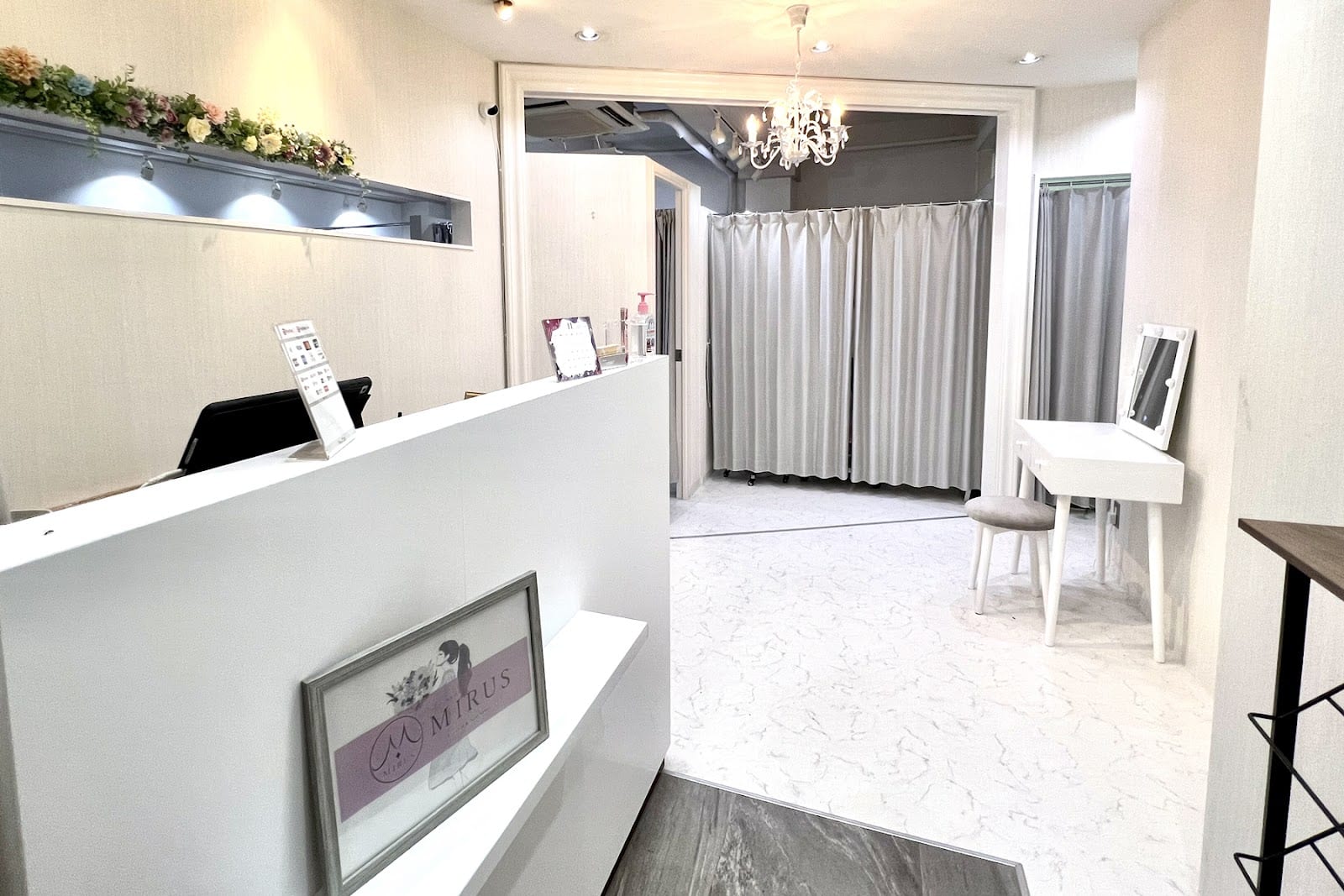 似合わせ専門MIRUS EyeBeauty&Nail上大岡駅前店(上大岡)のメンズ眉毛サロン店内写真 1枚目