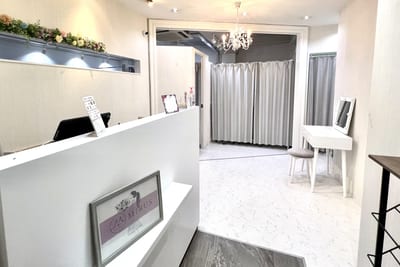似合わせ専門MIRUS EyeBeauty&Nail上大岡駅前店 店内写真 1枚目