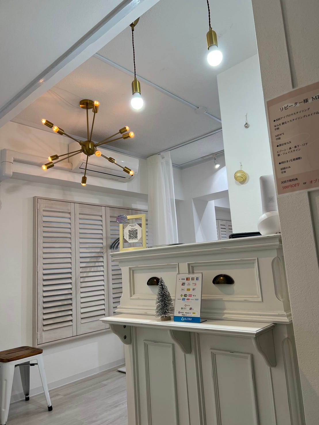 WHITE EYE 錦糸町（錦糸町）のメンズ眉毛サロン店内写真 1枚目