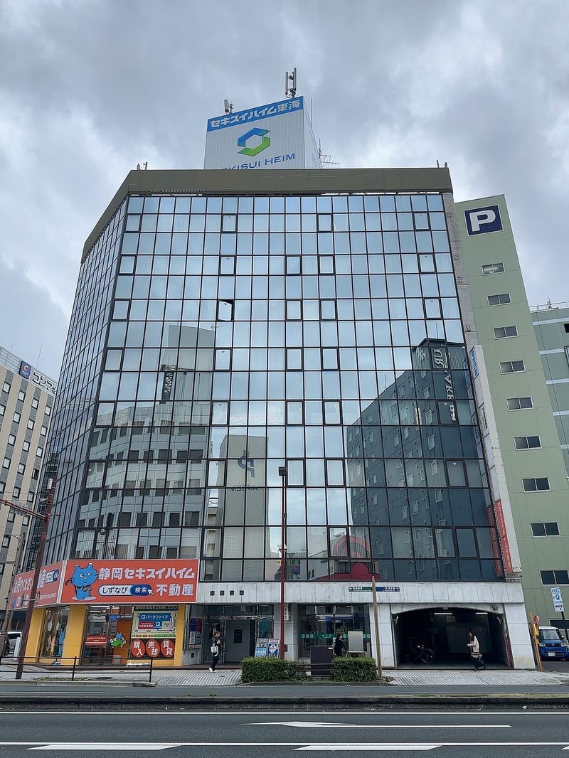 WHITE EYE浜松店の店内写真2