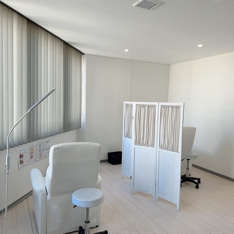 WHITE EYE浜松店（浜松）のメンズ眉毛サロン