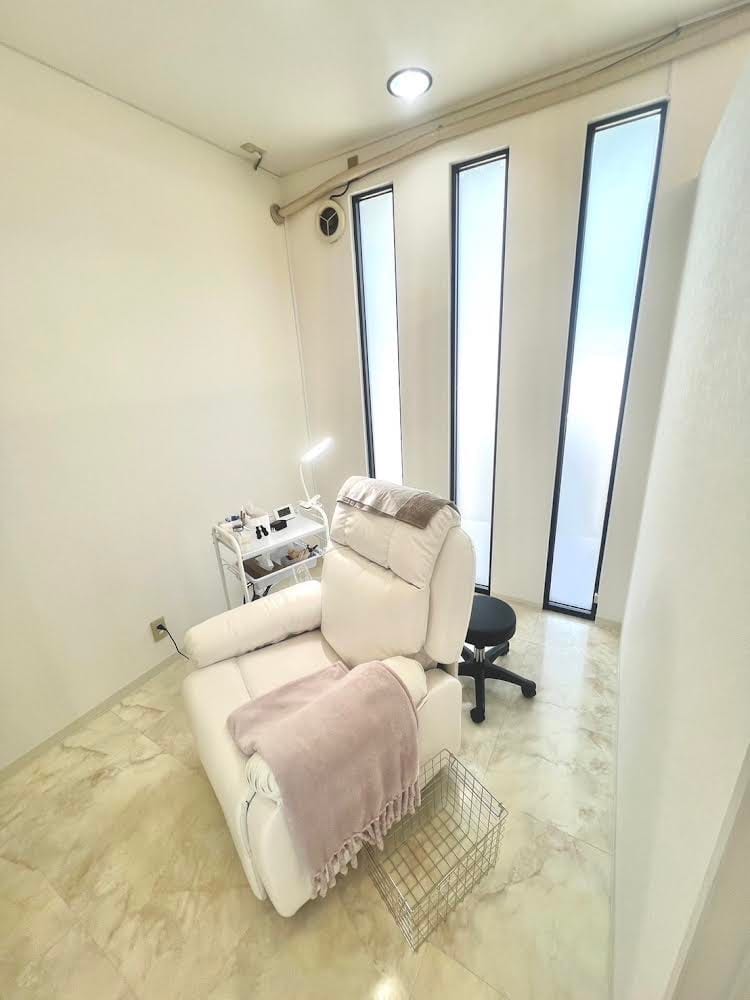 まつげと眉毛の専門店 eye mor. -アイモア- 江南店(江南)のメンズ眉毛サロン店内写真 1枚目