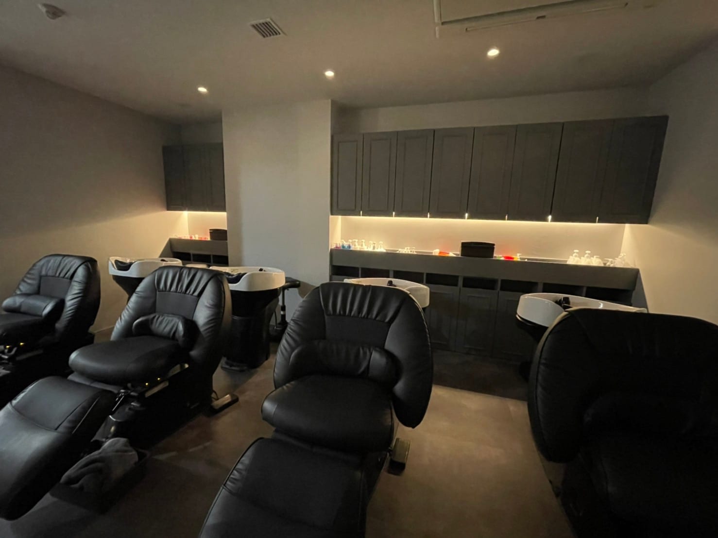 PLATINA Nail & Eyelash Salon(表参道)のメンズ眉毛サロン店内写真 1枚目