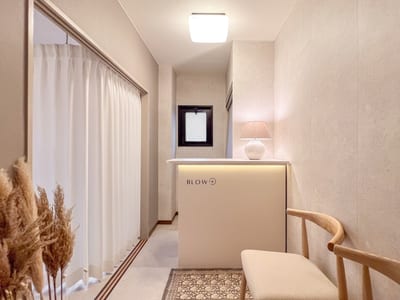 まつげパーマと眉毛専門店BROW＋新丸子店 店内写真 1枚目