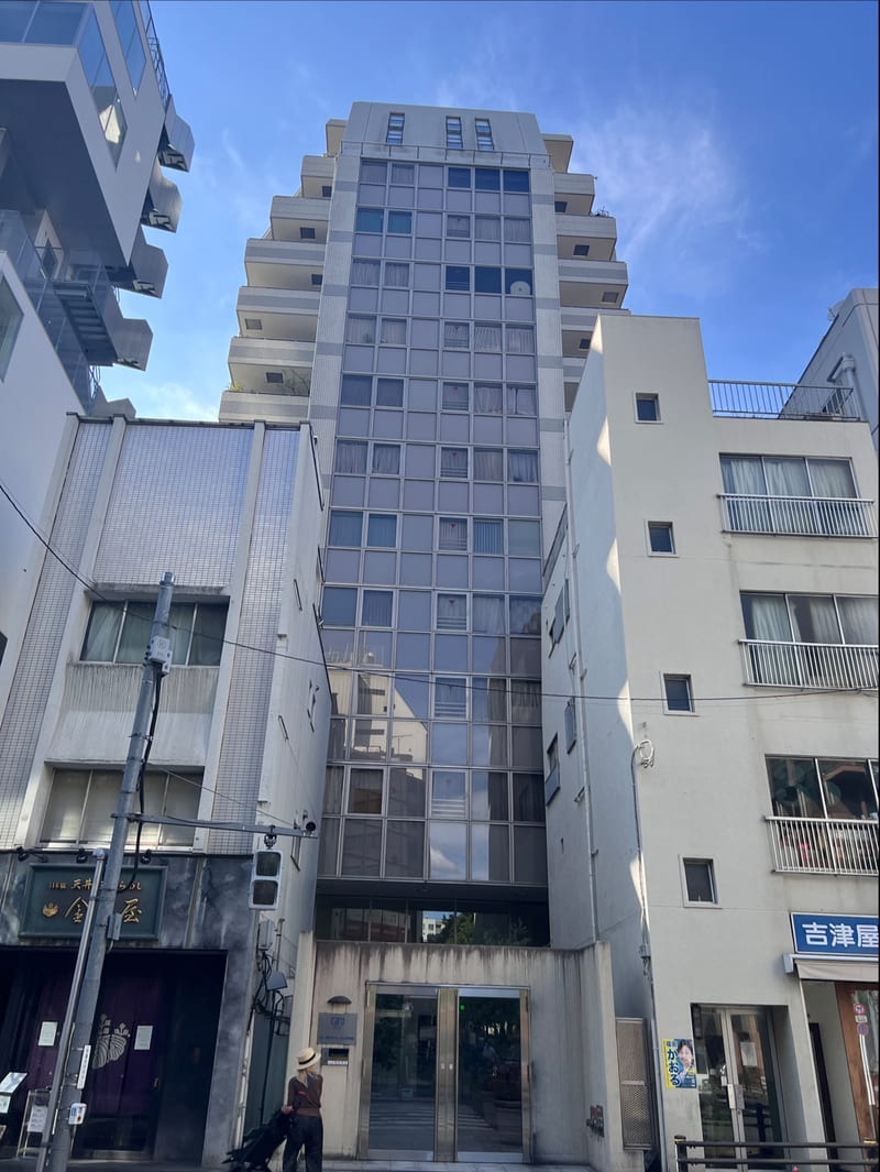 Crescent Eye 吉祥寺パリジェンヌの店内写真2