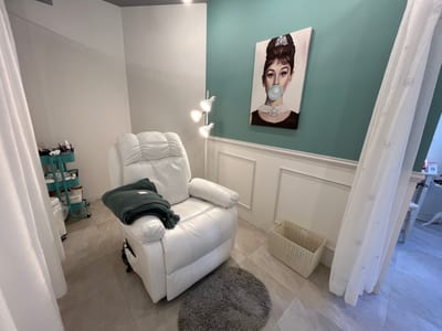 まつ毛パーマ&眉毛サロン SSIN STUDIO 新越谷店 店内写真 3枚目