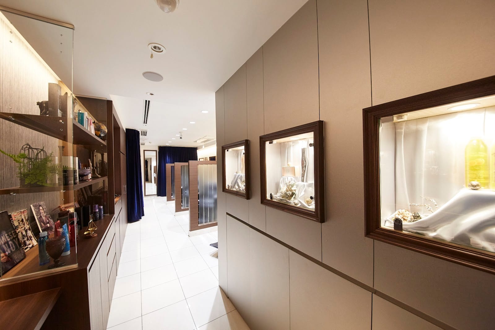 N.BARBER GINZA(銀座)のメンズ眉毛サロン店内写真 1枚目