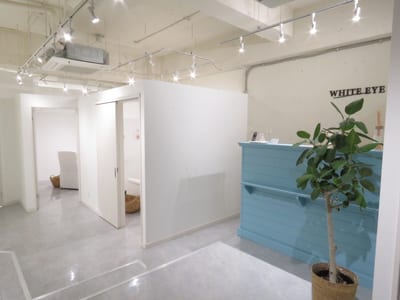 WHITE EYE 佐賀 まつ毛と眉毛の専門店 店内写真 1枚目
