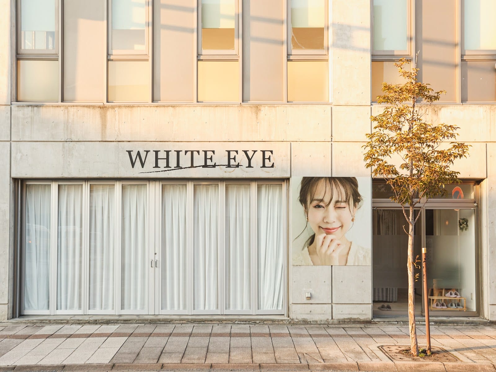 WHITE EYE 小山(小山)のメンズ眉毛サロン店内写真 1枚目