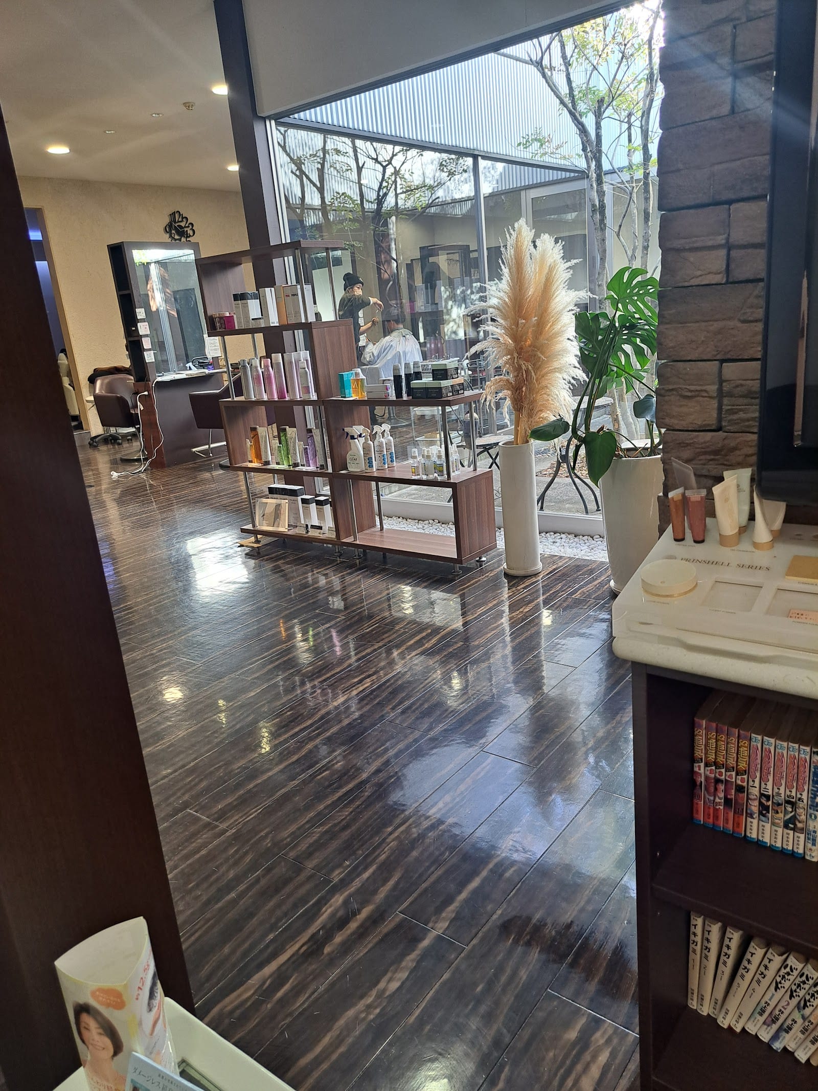 poja eyelash＆brow（藤岡）のメンズ眉毛サロン店内写真 1枚目